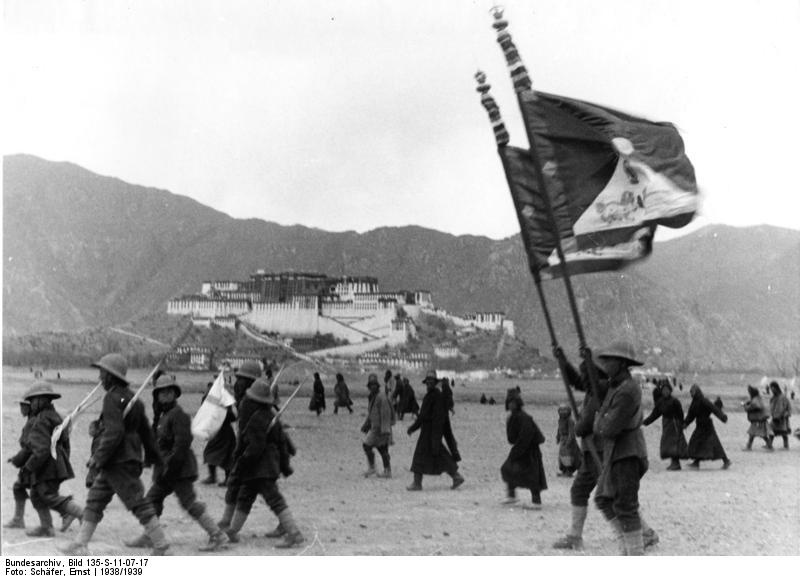 [1938 Tibetan flag]